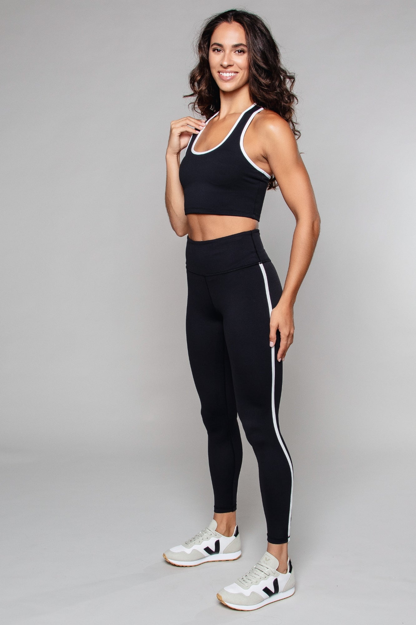 Stride Piped Tank Bra Black / White