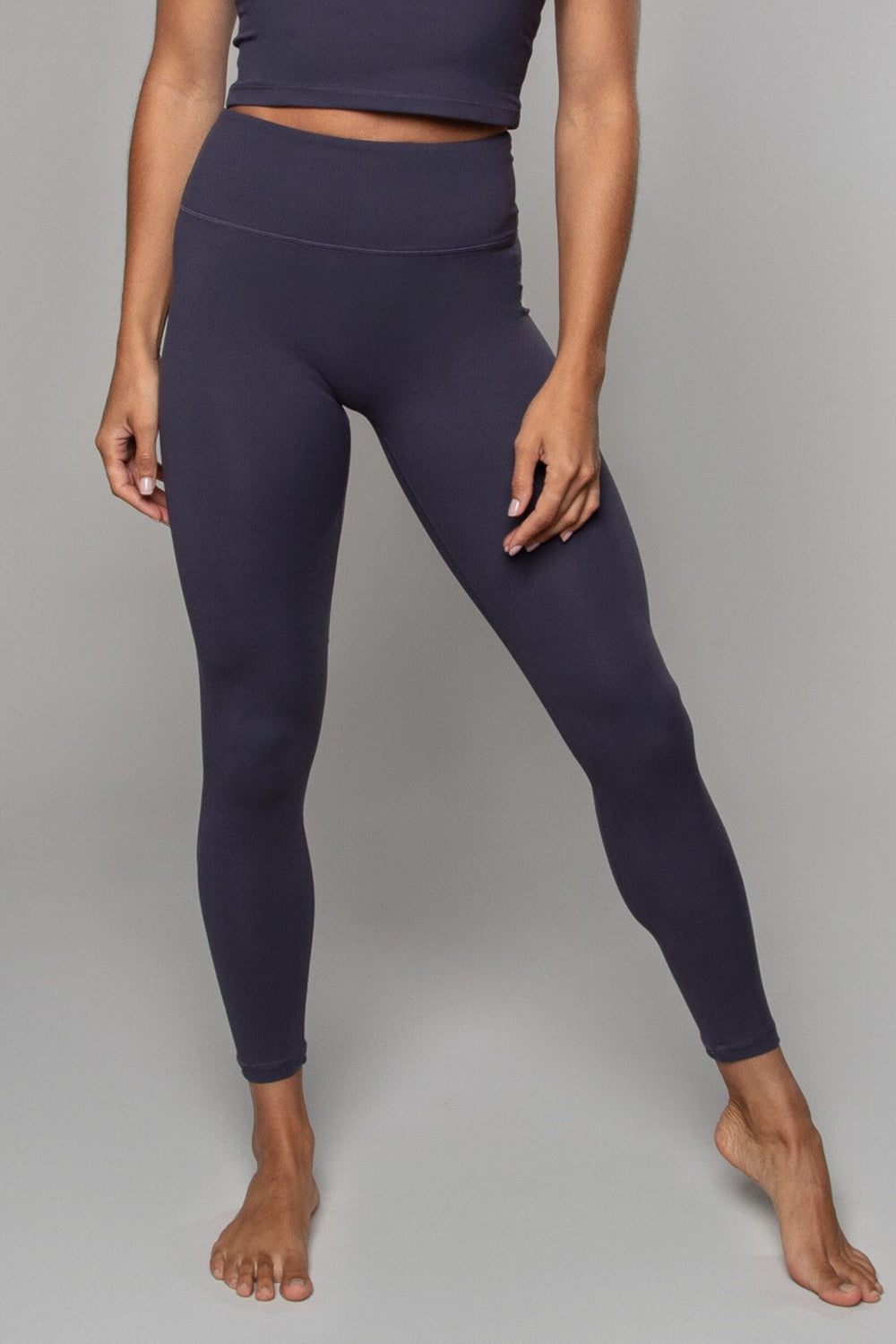 https://bornnouli.com/cdn/shop/files/aria-airsoft-brushed-seamless-legging-923530.jpg?v=1728916083&width=1000